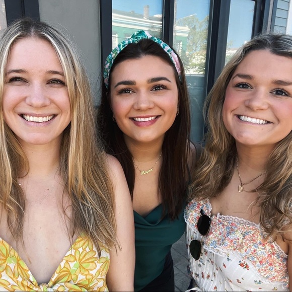 Meet your Posher, Megan - Picture 2 of 8